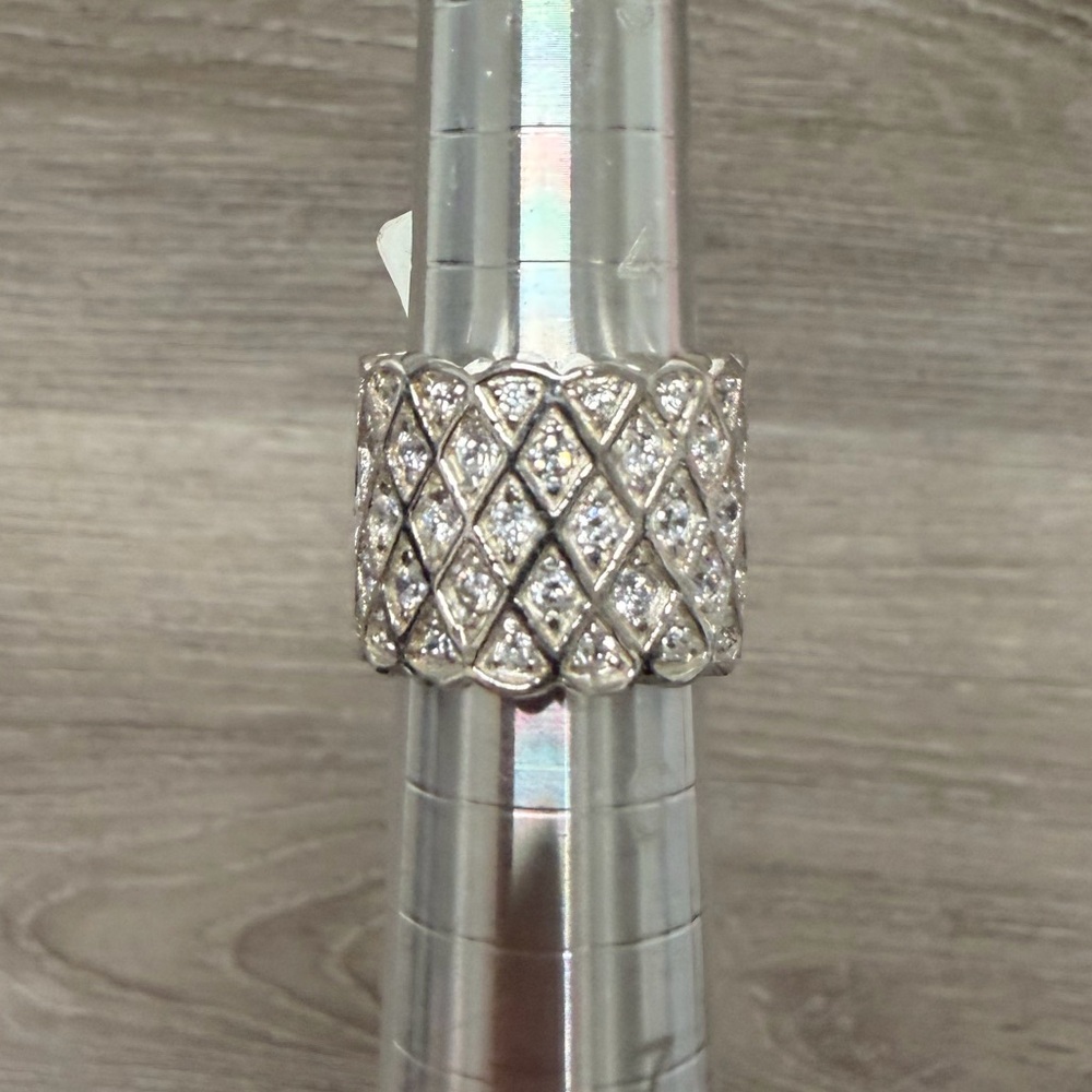 Elegant Sterling Silver Diamond Pattern Ring .925
